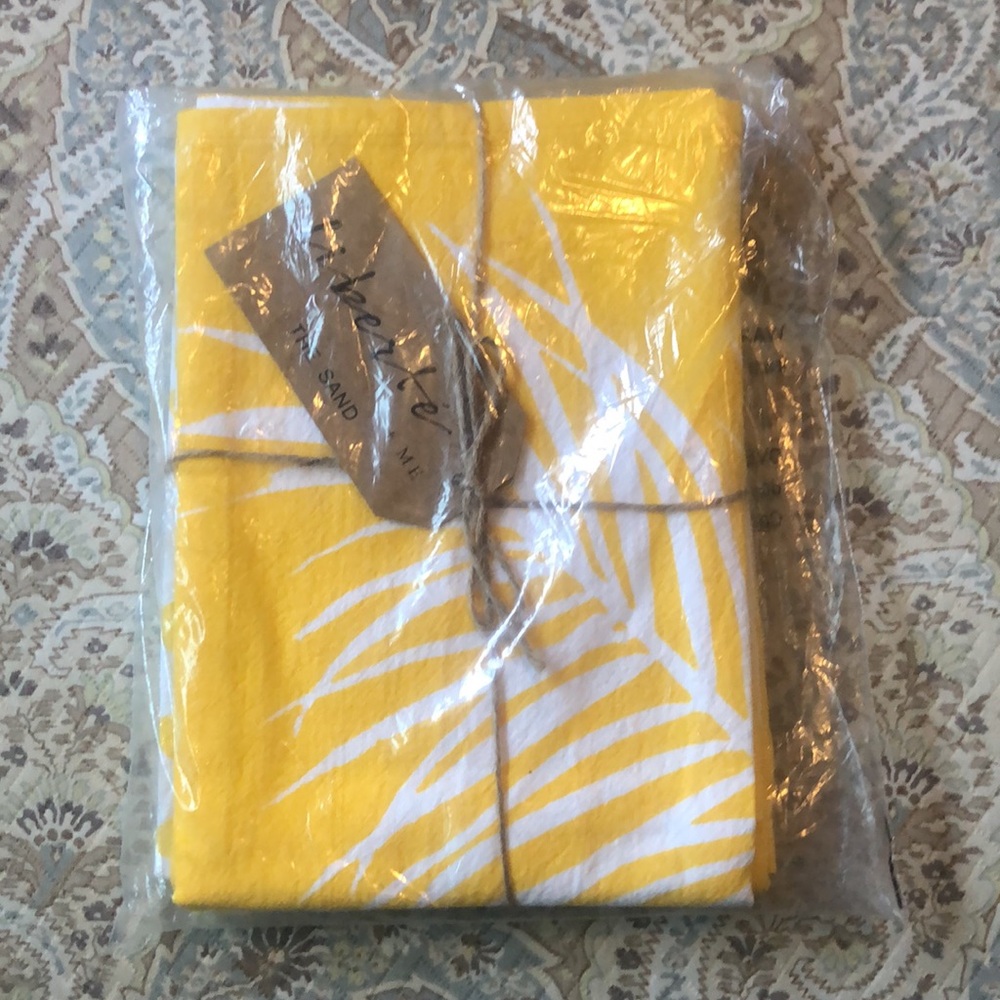 Yellow and White Patterned Dish Towel Set